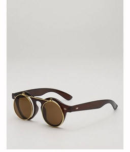 Détail de lunettes de soleil rétro à double couche avec monture en métal doré et verres ronds