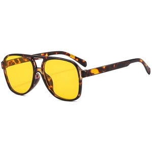 Retro aviator vierkante zonnebril met schildpadmontuur en gele glazen