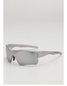 Détail de lunettes de cyclisme enfant argent mat avec verres miroir au design sportif