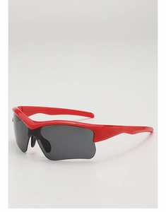 Détail de lunettes de sport rouges pour enfants avec verres gris anti-UV de qualité