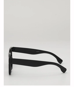 Detail view of the black retro square sunglasses frame showing model number CY5584