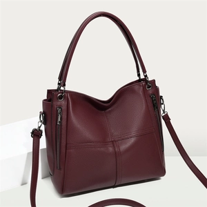 Grote bordeauxrode tote bag met lychee patroon en metalen ritsen voor woon-werkverkeer