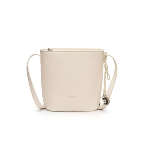 Chic beige bucket bag in pebbled leather with woven knot detail and metal charm