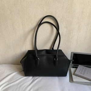 Black lychee texture bowling tote bag with silver hardware for casual commuting style