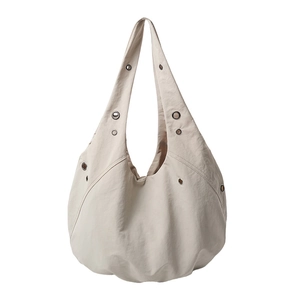 Grand sac cabas en nylon beige plissé avec des détails de œillets métalliques stylés