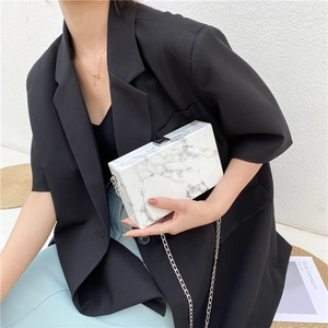 Fashionable marble pattern hard shell crossbody bag with silver chain for women