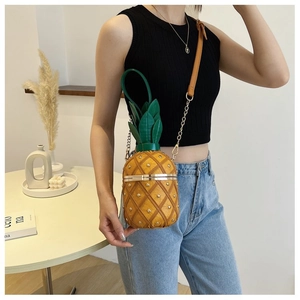 Sac à bandoulière créatif en forme d'ananas jaune avec clous dorés et chaîne