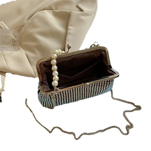 Elegant shell-shaped gradient blue rhinestone evening bag with pearl handle and chain