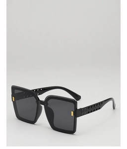Détails de lunettes de soleil noires avec texture en relief et accents métalliques dorés