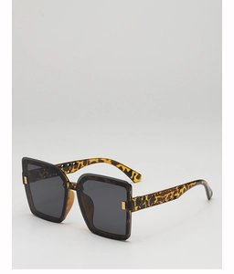 Vue détaillée des lunettes de soleil carrées en écaille avec charnières dorées