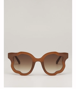 Detail of wavy brown frame sunglasses with gradient lenses and avant-garde cloud design