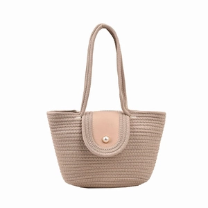 Sac à main d'été en paille tissée avec fermoir perle et rabat en cuir pour les femmes