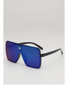 Détail de lunettes de soleil masque avec verres miroirs bleus et accent métallique