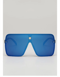 Vue de face de lunettes de soleil bleues oversize avec détails cloutés en métal argenté