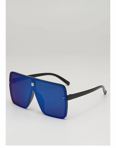 Détail de lunettes de soleil masque avec verre miroir bleu et boucle en métal argenté