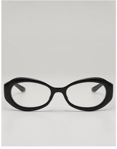 Détail d'une monture de lunettes de soleil ovale noire tendance au style rétro cat-eye