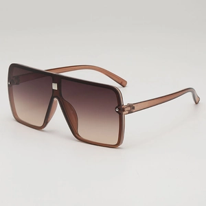 Lunettes de soleil oversize carrées avec verres dégradés marron et détails rivets