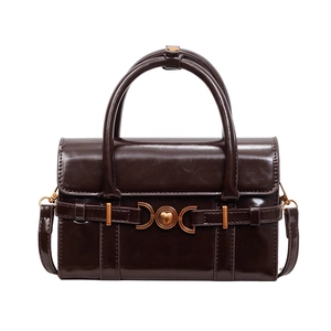 Sac à main rétro en cuir marron brillant avec boucle coeur dorée et bandoulière