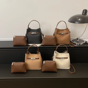 Sac Seau Et Pochette En Cuir PU Grainé Fermoir Rotatif En Métal Argenté Sac À Main Bandoulière Pour Femme Style Rétro