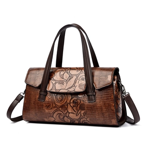 Borsa a mano marrone con goffratura coccodrillo, motivi floreali e tracolla donna