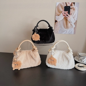 Damen Kunstpelz Handtasche Plüsch Umhängetasche Mit Süßem Monster Anhänger Weiche Cloud Tote PU Ledergriff Winter Vielseitig