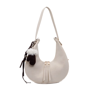 Borsa hobo a mezzaluna crema minimalista con cerniera e ciondolo a guanto marrone