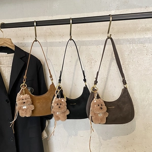 Borsa Hobo Sottobraccio PU Scamosciata Opaca Mezzaluna Borsa A Spalla Con Ciondolo Orsetto Peluche Retro Vintage Donna