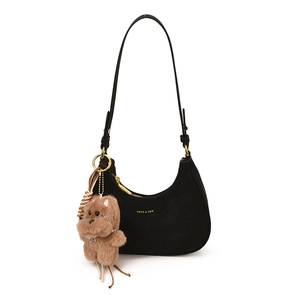 Borsa hobo nera opaca retrò con dettagli dorati e un simpatico ciondolo a peluche