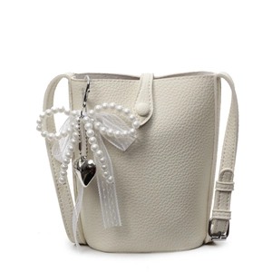Fashionable off-white bucket bag with pearl bow decoration and adjustable shoulder strap