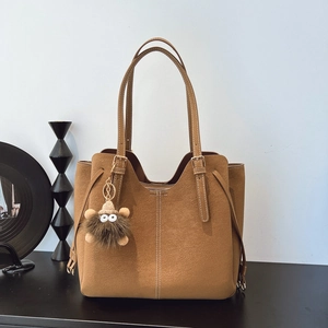 Borsa tote in pelle scamosciata marrone con cuciture a contrasto e spallacci