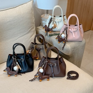 Retro Damen Handtasche PU Leder Litchi Textur Crossbody Tasche Und Beutel Mit Hund Baseball Anhänger Anspruchsvoller Stil