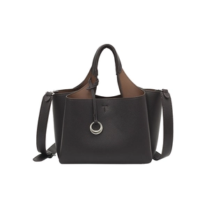 Sac fourre-tout marron foncé en cuir grainé avec bandoulière large et charm