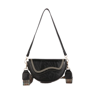 Sac à main selle noir en cuir avec rivets décoratifs et deux bandoulières amovibles