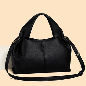 Sac à main chic en cuir noir avec boucles dorées et bandoulière amovible