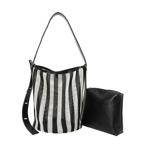 Gestreepte mesh tote bag met zwart lederen binnentasje en verstelbare schouderriem