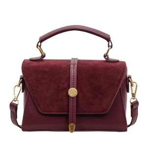 Borsa a mano retrò bordeaux in pelle opaca con dettagli dorati e manico superiore chic