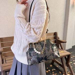 Sac à main qipao rétro avec motif floral en brocart et bandoulière perle dorée