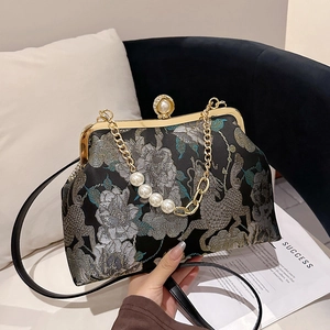 Sac cheongsam rétro en jacquard noir avec broderie de pivoines et fermoir perle