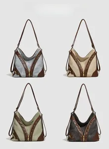 Détails du grand sac cabas rétro en bleu, kaki, vert et noir avec patchwork
