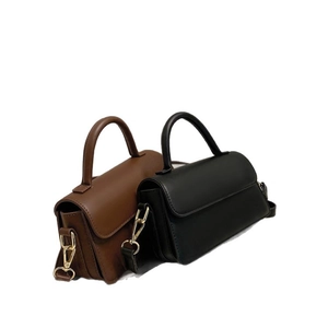 Vintage high-quality square handbag in brown and black leather with crossbody strap