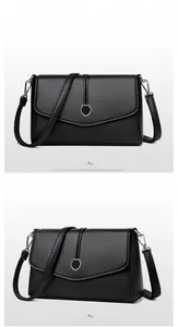Vue de face et de profil du sac à main en cuir noir avec fermoir métallique décoratif