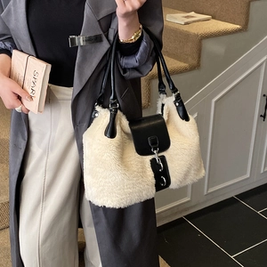 Winter faux fur and leather shoulder bag with metal ring buckle for women commute