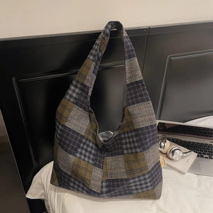 Retro plaid patchwork hobo shoulder bag with wide strap and large capacity design