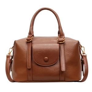 Sac Boston vintage marron foncé en cuir avec poignées et bandoulière réglable amovible