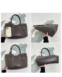 Detalle del bolso tote marrón con costuras blancas y texturas de material desde varios ángulos