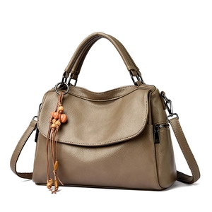 Sac fourre-tout rétro en cuir marron avec pompons et bandoulière réglable pratique