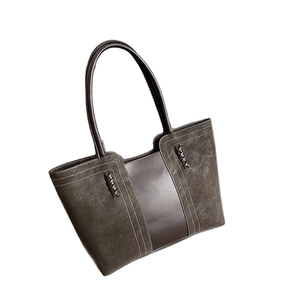 Bolso tote minimalista en cuero PU marrón oscuro con costuras y detalles trenzados