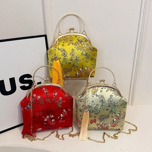 Vintage Chinese Style Evening Bag Satin Satin Embroidered Kiss Lock Clutch With Metal Chain Strap Tassel For Women