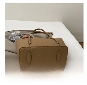 Detailed view of the wear-resistant bag bottom with thick protective pads for durability