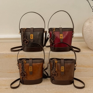 Sac Seau En Cuir PU Rétro Pour Femmes Bloc De Couleur Coutures Contrastées Fermoir Tournant Doré Sac À Épaule Polyvalent